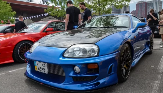 Toyota Supra Mk4 v modré barvě