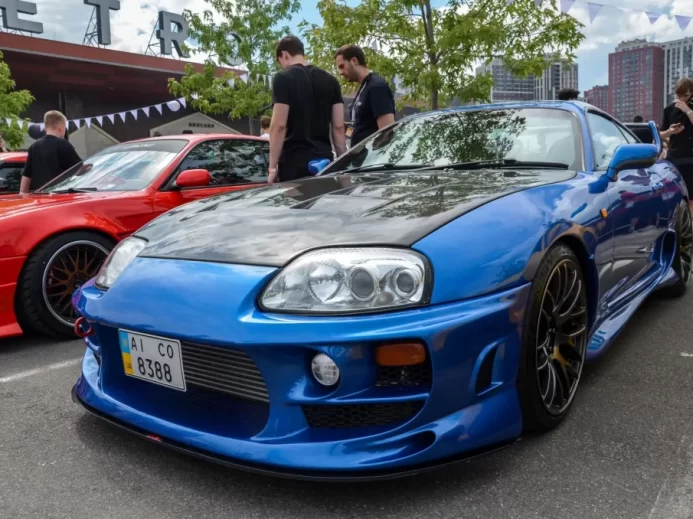 Toyota Supra Mk4 v modré barvě