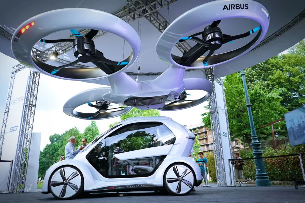 Futuristický koncept létajícího auta prezentovaný firmou Airbus. 