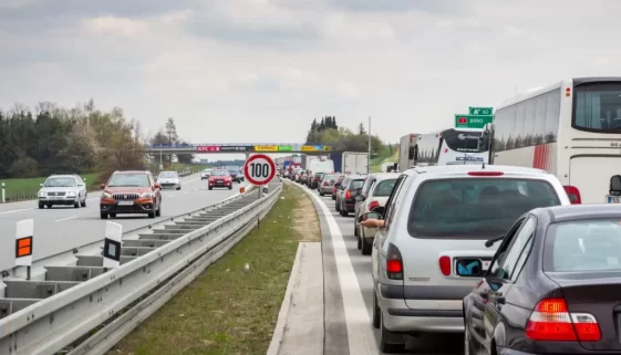 Ucpaná dálnice na Beno