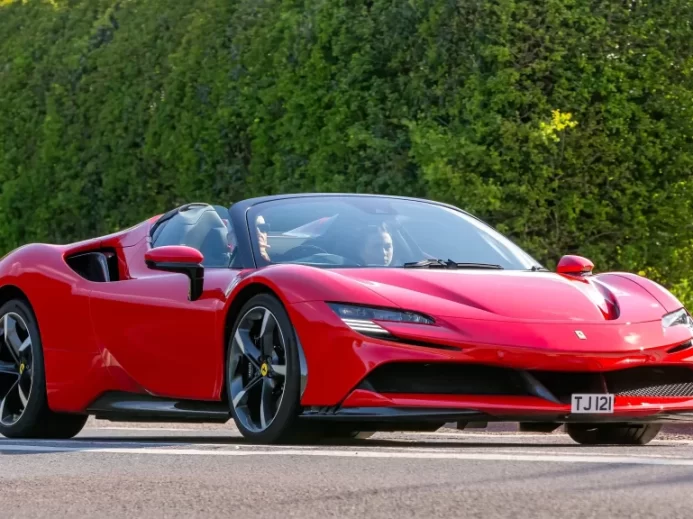 Luxusní automobil