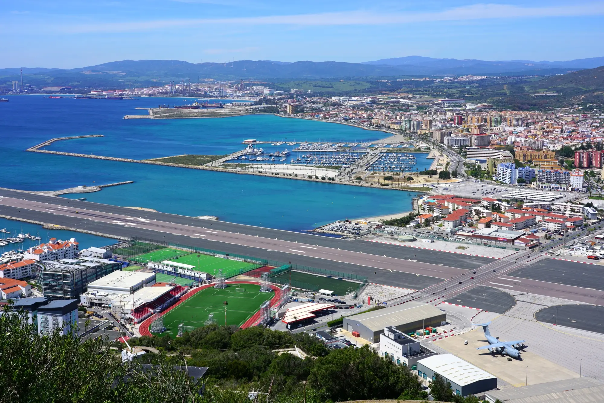 - MotorGuru.cz Letecký záběr na Gibraltar.