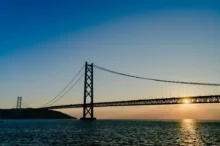 Japonský most Eshima Ohashi rozhodně stojí za to zařadit do itineráře.