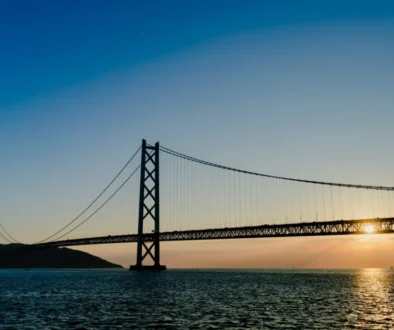 Japonský most Eshima Ohashi rozhodně stojí za to zařadit do itineráře.