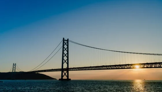 Japonský most Eshima Ohashi rozhodně stojí za to zařadit do itineráře.