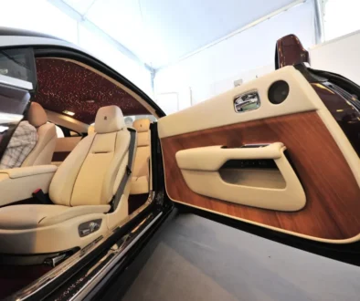 Rolls Royce stále používá dřevo