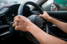 Správné nastavení volantu je klíčové při řízení vozidla.