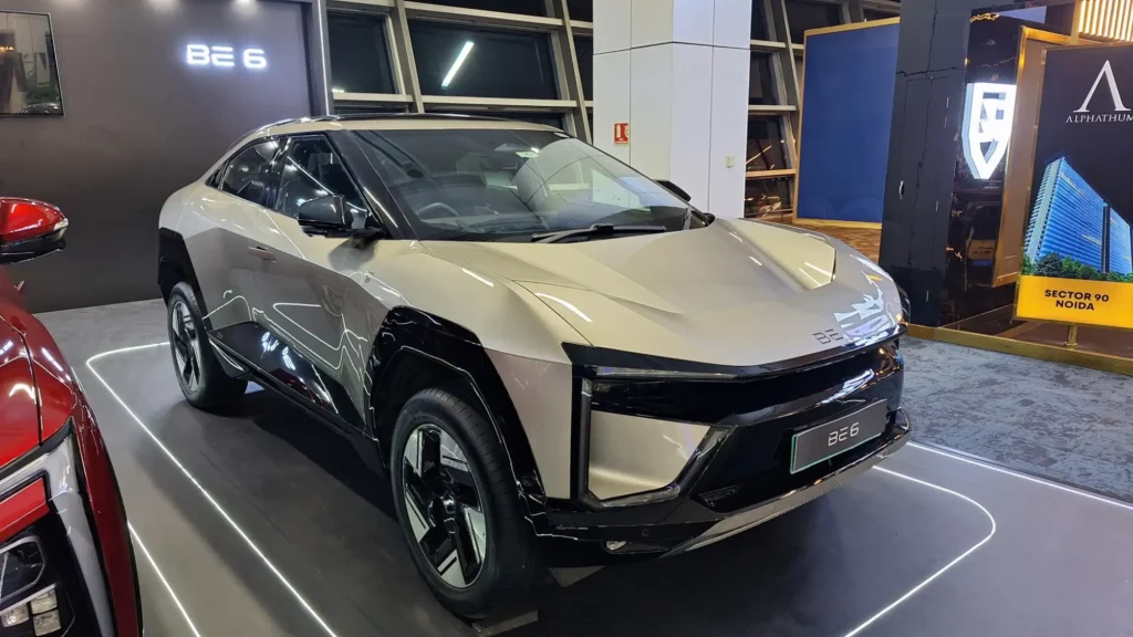 - MotorGuru.cz Mahindra BE 6 má agresivní, ale líbivý design