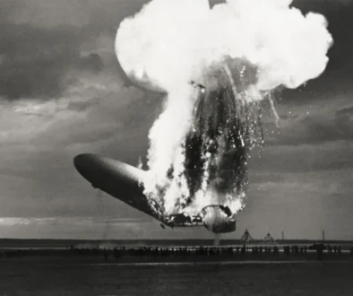 Zachycená katastrofa vzducholodi Hindenburg.