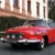 Červená Tatra 603 stojí na ulici