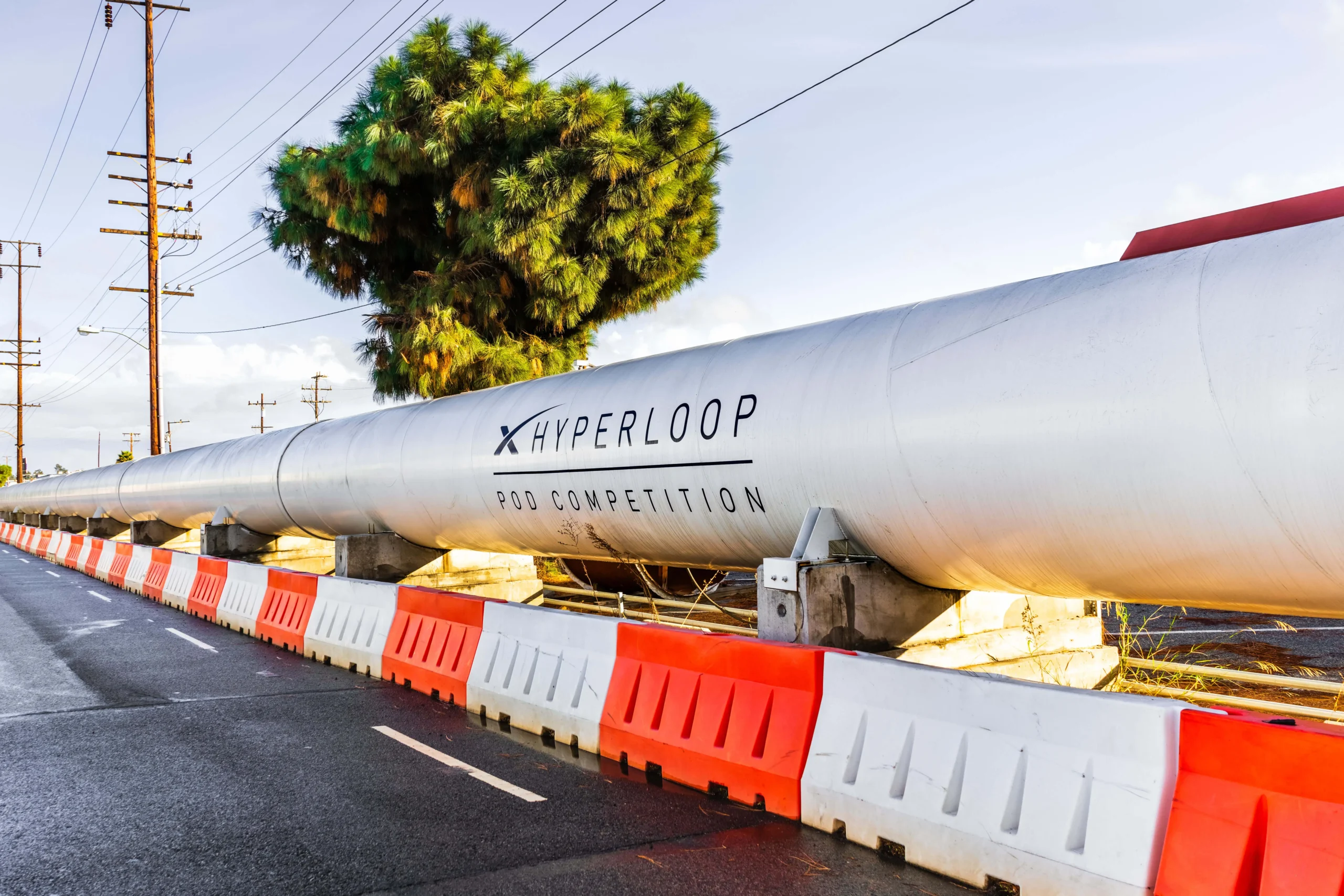 - MotorGuru.cz X Hyperloop