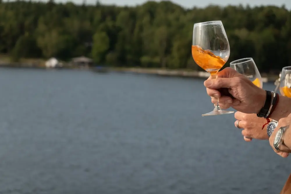 Na trajektech se prodává levnější alkohol