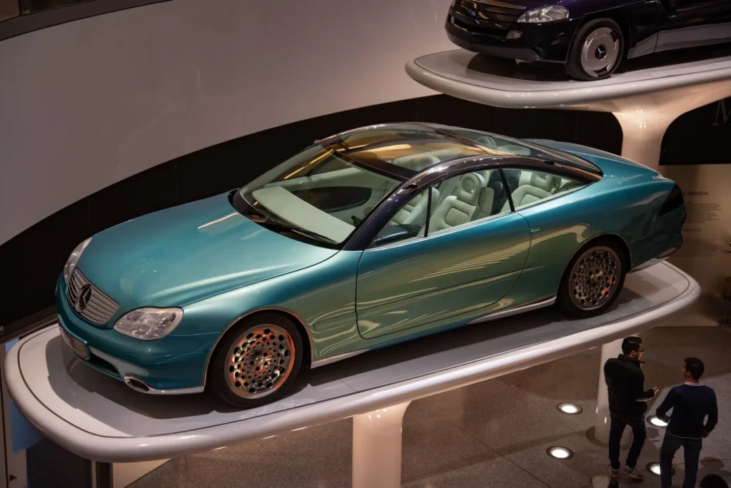 Koncept Mercedes F200 se stal průkopníkem. 