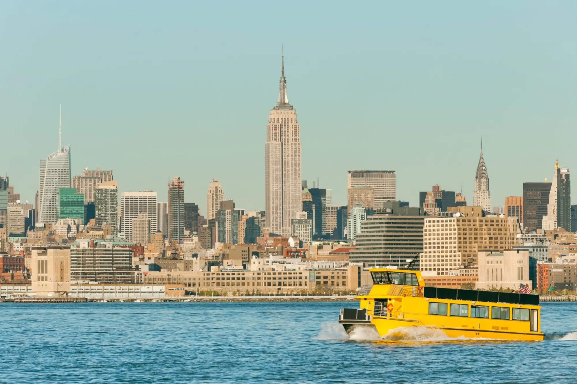 - MotorGuru.cz Vodní taxi je hojně využíváno také v New Yorku.