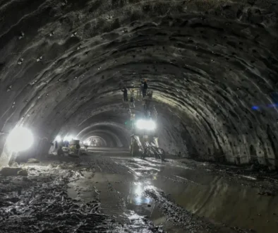 Stavba tunelů pod vodou není jednoduchá ani dnes.