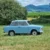 Světle modrý Trabant zaparkovaný na louce