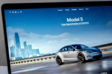 Ani na vozy značky Tesla se nejde spolehnout bezvýhradně.