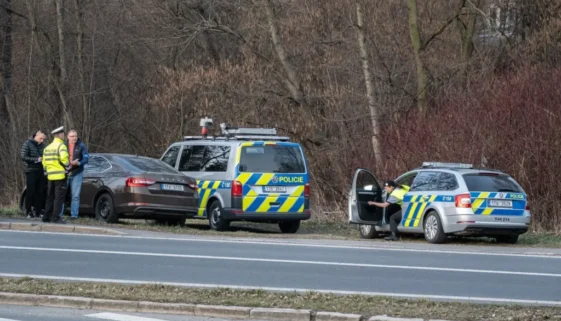 Policie stojí na dálnici