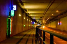 Silniční tunel s nouzovým východem