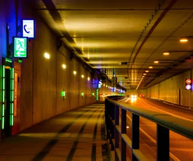 Silniční tunel s nouzovým východem