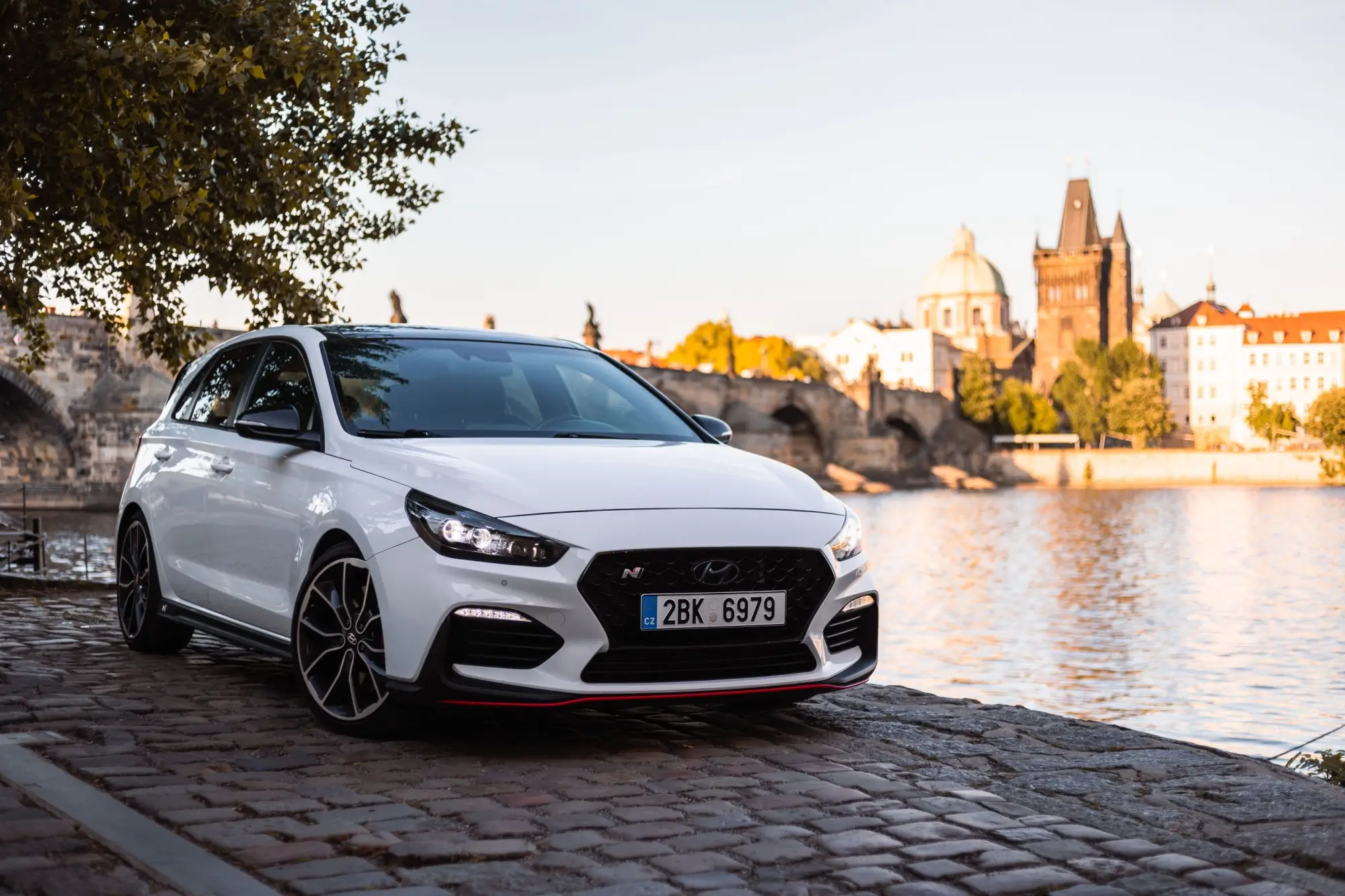 Shutterstock_2169258637 - MotorGuru.cz Hyndai i3O