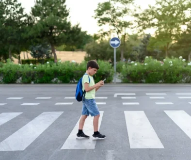 Nebezpečná chůze po přechodu může být pokutována.