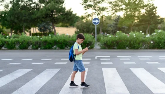 Nebezpečná chůze po přechodu může být pokutována.