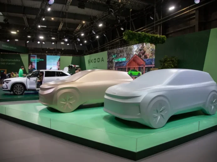 Výstavní plocha Škody s koncepty moderních crossoverů a elektromobilů
