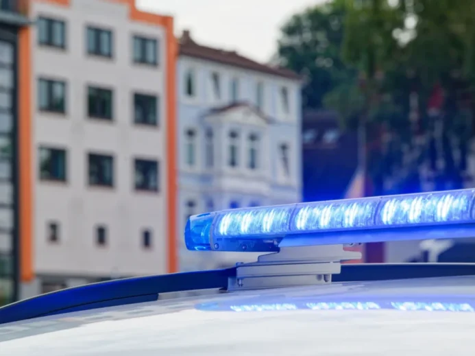 Modrý maják a právo absolutní přednosti.