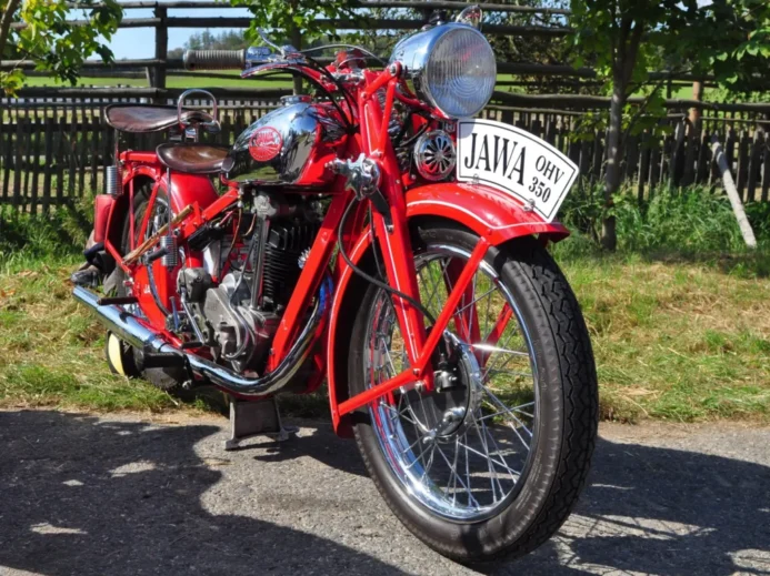 Jawa 350 byla nejen díky letním komediím v ČSR hitem.