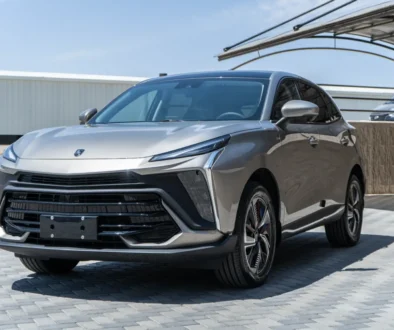 Moderní čínské SUV se sportovním vzhledem a odvážnou maskou