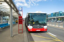 Autobus na zastávce