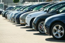 autobazar - auta seřazena v řadě