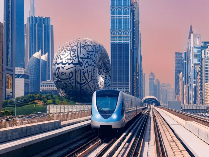Automatické metro, moderní prostory a klimatizace, to vše najdete v metru v Dubaji Fotografie Dubajského metra