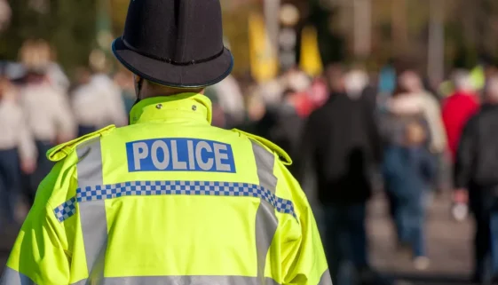 Britský policista na ulici
