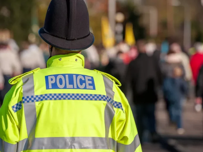 Britský policista na ulici