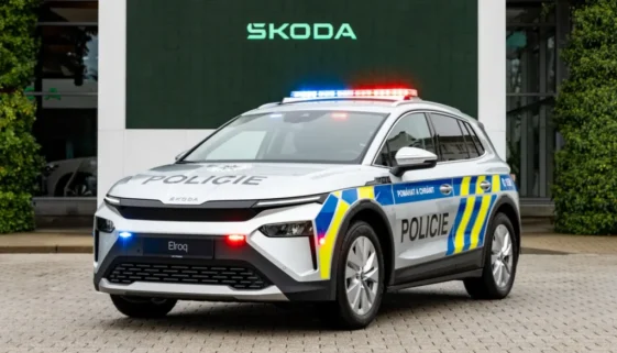 Elektromobil Škoda Elroq ve služebních barvách Policie ČR
