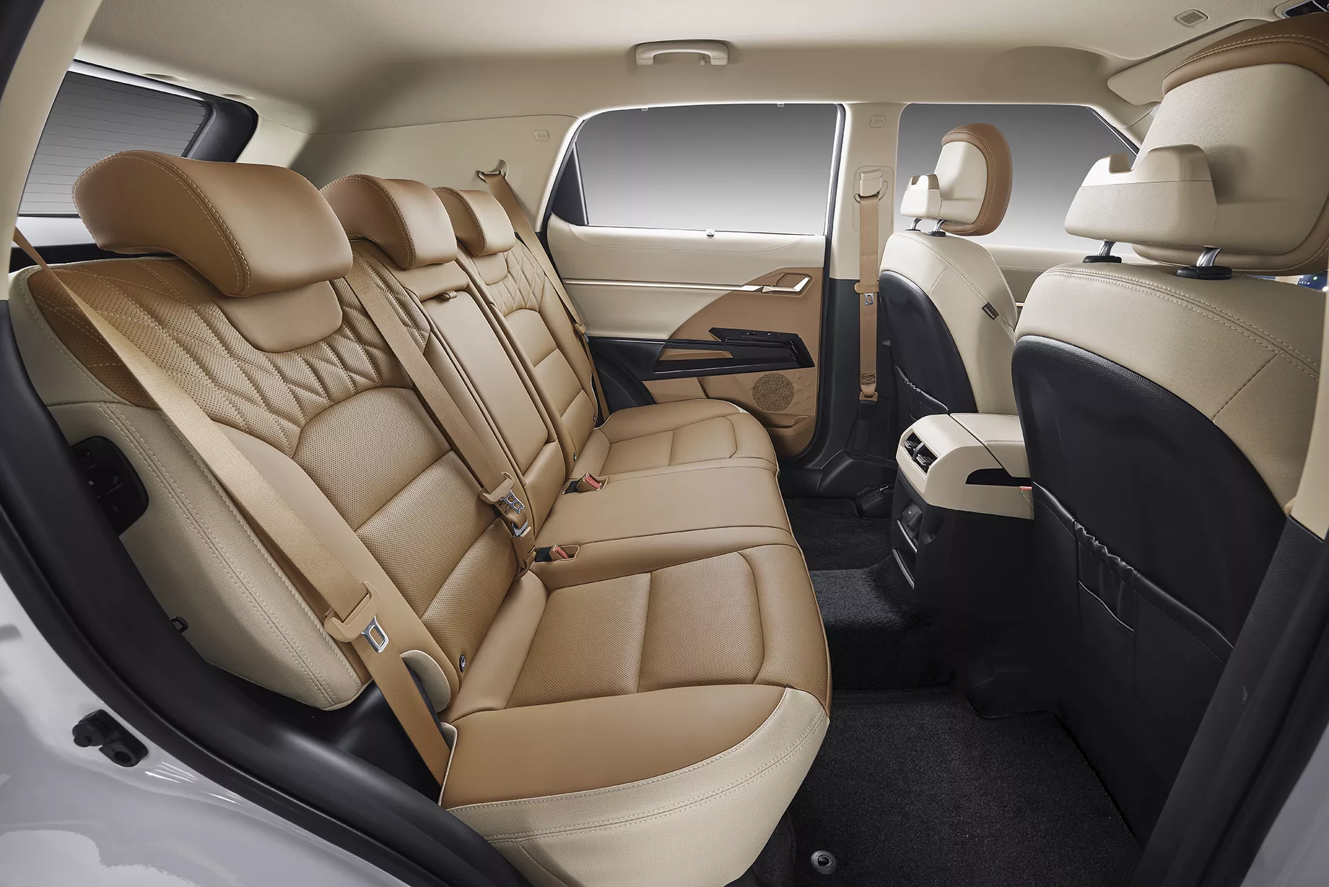 - MotorGuru.cz Actyon: Interiér