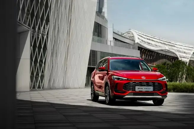 - MotorGuru.cz MG ZS je velmi povedený vůz