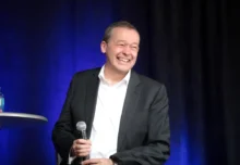 Za možnou konkurencí Tesly stojí tento muž.