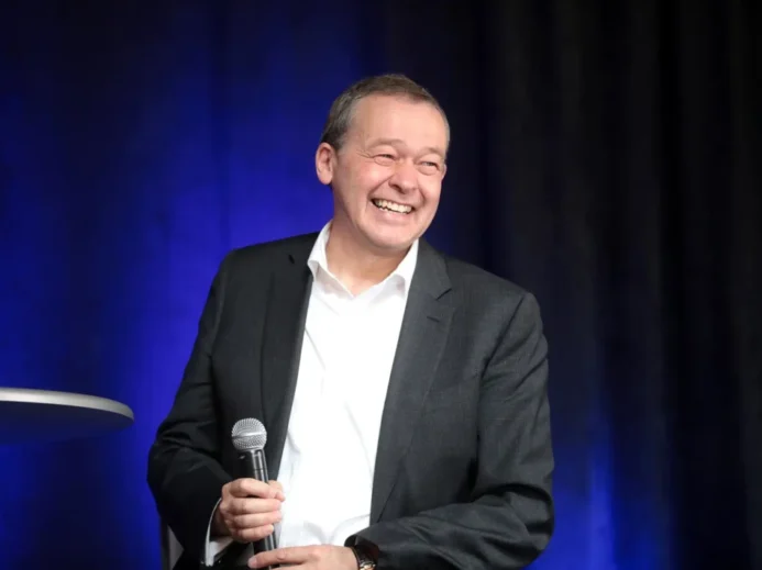 Za možnou konkurencí Tesly stojí tento muž.