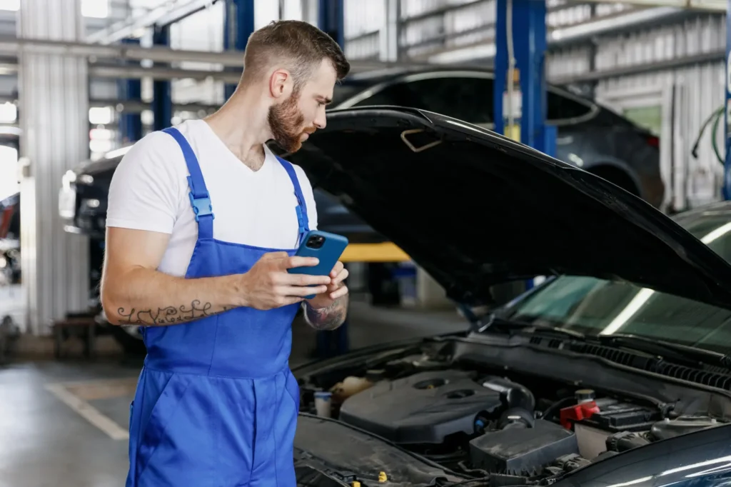 - MotorGuru.cz Problémy pánové v modrých monterkách nachází mnohdy opravdu závažné.