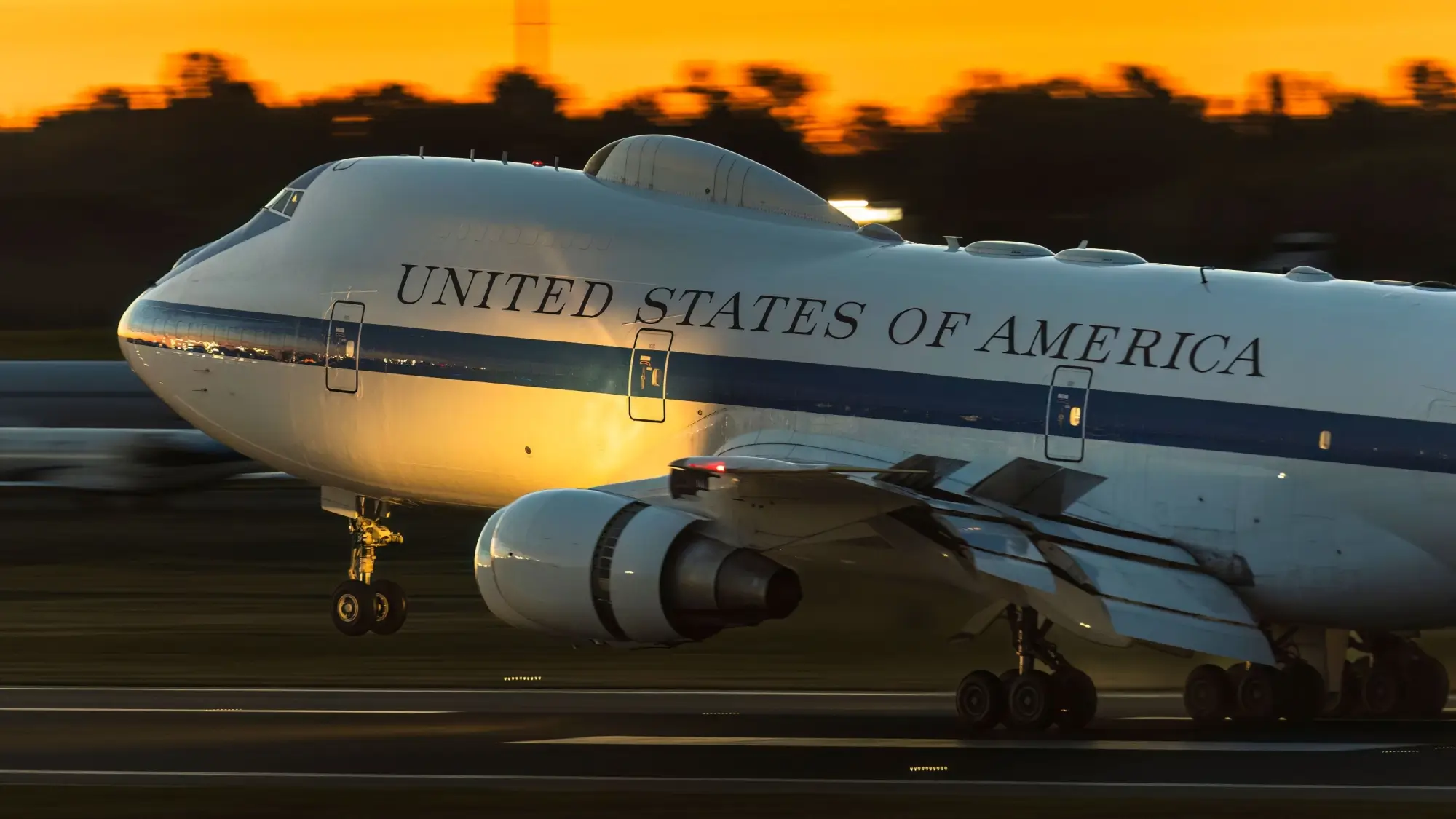 - MotorGuru.cz Boeing E-4B