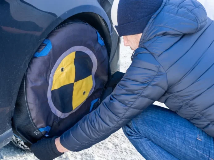 Textilní sněhové řetězy mohou v nouzi velmi pomoci.