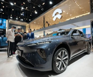 Luxusní elektromobil Nio ET7 na výstavě v čínském Pekingu.