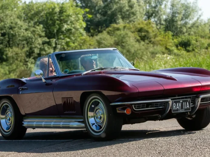 Chevrolet Corvette Sting Ray 1967 je právem považován za nejpovedenější model.