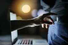 Specifické podvodné taktiky dnes čekají i na řidiče.