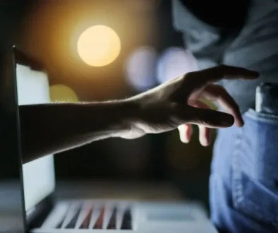 Specifické podvodné taktiky dnes čekají i na řidiče.