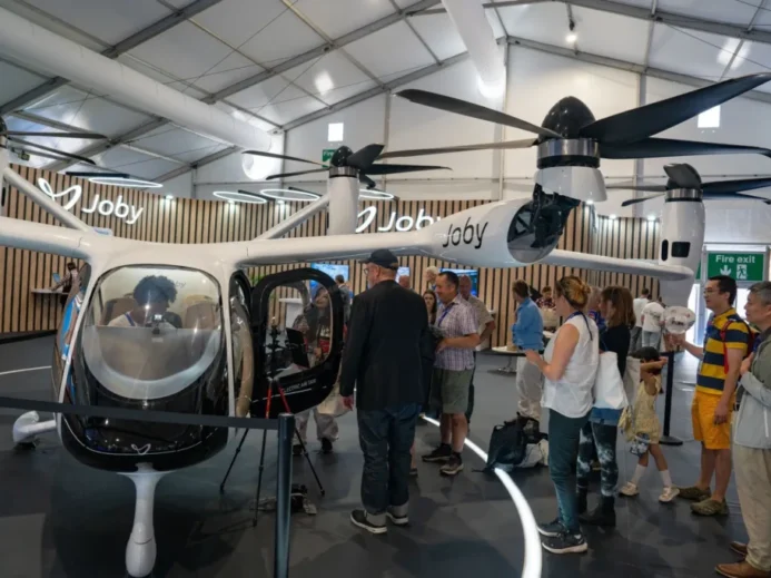 Létající taxi na technickém veletrhu.