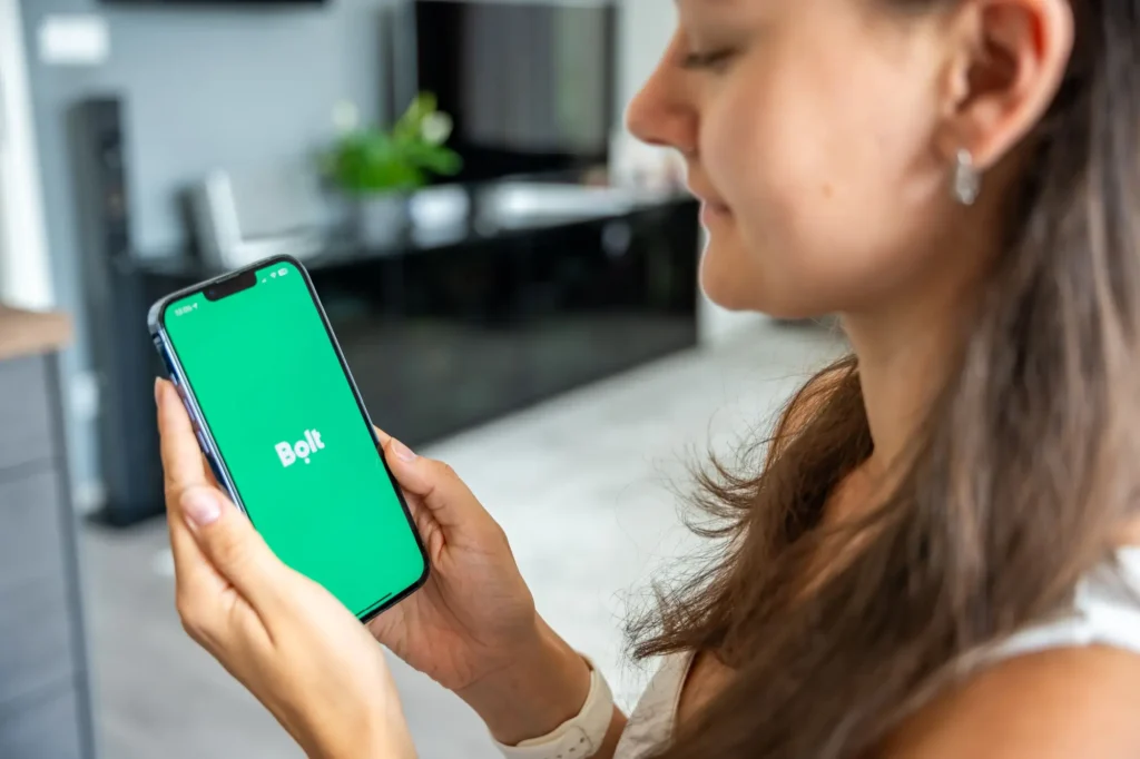 - MotorGuru.cz Aplikace přináší řadu výhod, a to včetně bezpečí.